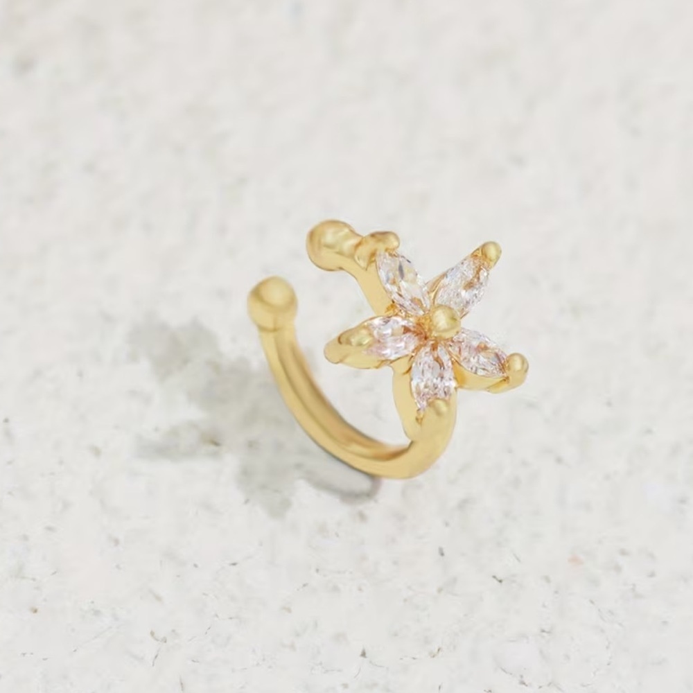 Delicate Zirconia Flower Clip-On Earrings – 14K Gold Plated Elegant Ear Cuff 🌸